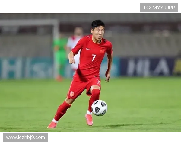 几代足球明星的辉煌历程与个人成就全景回顾