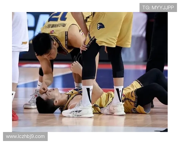 南京篮球队在锦标赛中的个人能力展现与团队协作分析