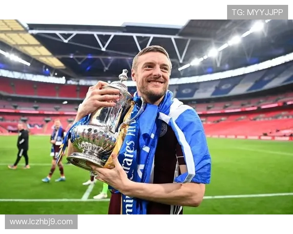 足球场上的璀璨星辰：探寻最杰出足球明星的传奇与成就