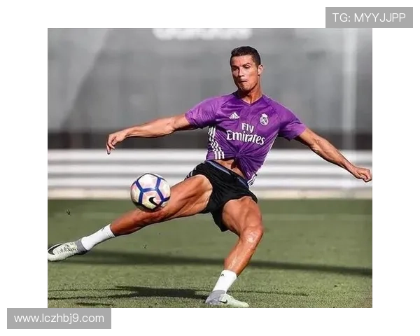 全球足球明星腹肌实力大比拼谁才是最强腹肌王